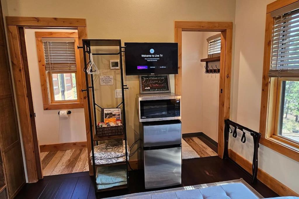 Beautiful Riverfront Near Mt Bachelor With Hot Tub Bend Exterior foto