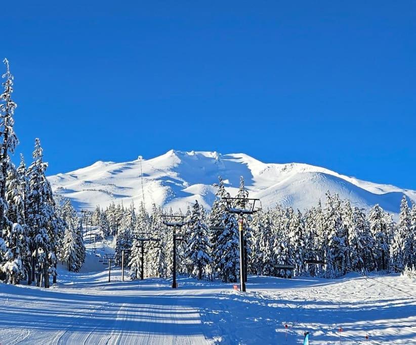 Beautiful Riverfront Near Mt Bachelor With Hot Tub Bend Exterior foto