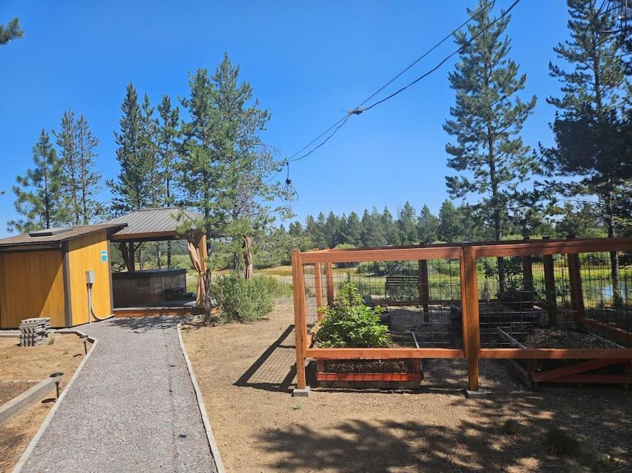 Beautiful Riverfront Near Mt Bachelor With Hot Tub Bend Exterior foto