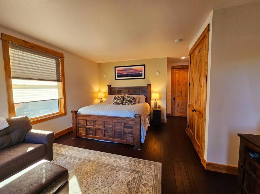 Beautiful Riverfront Near Mt Bachelor With Hot Tub Bend Exterior foto